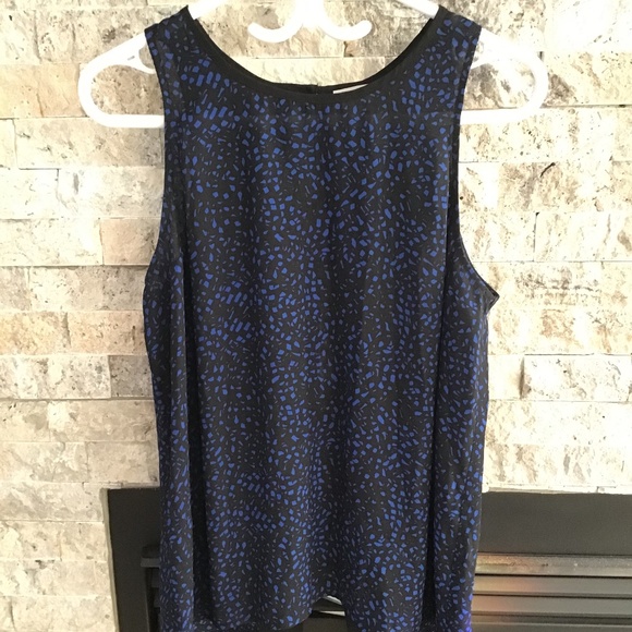 Dynamite Sleeveless Blouse - Picture 1 of 2